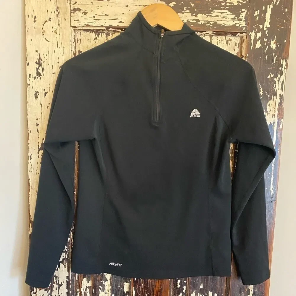 EUC Nike ACG Nike Fit Dry. Size XS.